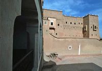 La ville de Ouarzazate au Maroc. Casbah taourirt, cour intérieure. Cliquer pour agrandir l'image.