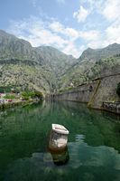 Les fortifications de Kotor au Monténégro. Fortifications de Kotor. Cliquer pour agrandir l'image dans Adobe Stock (nouvel onglet).