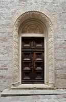Kathedrale Saint-Tryphon. Klicken, um das Bild in Adobe Stock zu vergrößern (neue Nagelritze).