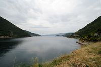 Le village de Lepetane au Monténégro. Détroit de Verige. Cliquer pour agrandir l'image.