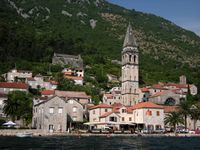 Le village de Perast au Monténégro. Vieille ville de Perast. Cliquer pour agrandir l'image.