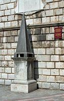 La ville close de Kotor au Monténégro. Pilori de Kotor sur la Place d'Armes. Cliquer pour agrandir l'image.