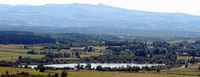 L'étang de Pulvérières en Auvergne. Étang de Pulvérières vu de la Roche de Sauterre. Cliquer pour agrandir l'image.