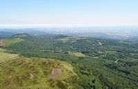 Le Petit Puy de Dôme en Auvergne. Le petit Puy de Dôme vu depuis le Puy de Dôme. Cliquer pour agrandir l'image.