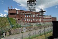 Puy de Dôme. histoire du volcan, La station de télécommunications du puy de Dôme. Cliquer pour agrandir l'image.