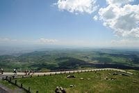 L'observatoire du Puy de Dôme en Auvergne.  La vue sur le sud de la Limagne depuis l'observatoire du puy de Dôme. Cliquer pour agrandir l'image.
