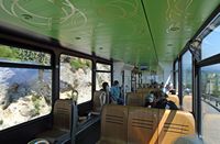 Le train panoramique du Puy de Dôme. Une voiture du train. Cliquer pour agrandir l'image.