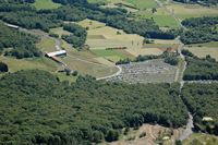 Le train panoramique du Puy de Dôme. Le parking de la gare d'en-bas. Cliquer pour agrandir l'image.