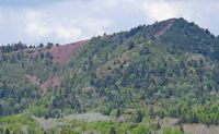 Puy de la Vache. le puy de la Vache vu depuis le puy de Vichâtel, Montlosier. Cliquer pour agrandir l'image.