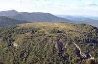 Puy du Grand Sarcoui. le dôme vu d'avion. Cliquer pour agrandir l'image.