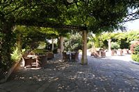 L'hôtel Formentor à Majorque. La terrasse du bar. Cliquer pour agrandir l'image dans Adobe Stock (nouvel onglet).