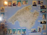 L'île de Majorque aux Baléares. Histoire de Majorque. Carte des tours de guet et de défense. Cliquer pour agrandir l'image.