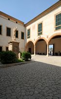 Le quartier de la cathédrale de Palma de Majorque. Palais épiscopal. Cliquer pour agrandir l'image.