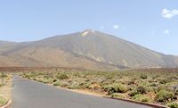 Het Nationaal Park van de Teide in Tenerife. Pico del Teide gezien van de Parador. Klikken om het beeld te vergroten in Adobe Stock (nieuwe tab).