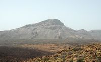 Het Nationaal Park van de Teide in Tenerife. Alto de Guajara gezien vanuit het oogpunt van Tabonal negro. Klikken om het beeld te vergroten in Adobe Stock (nieuwe tab).