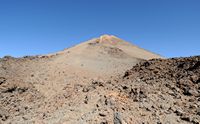 Het Nationaal Park van de Teide in Tenerife. Het pad naar de top van de berg Teide. Klikken om het beeld te vergroten in Adobe Stock (nieuwe tab).