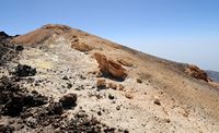 Het Nationaal Park van de Teide in Tenerife. Vorming van kalksteen aan de top van de Teide. Klikken om het beeld te vergroten in Adobe Stock (nieuwe tab).