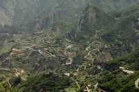 Het landelijk park van Anaga in Tenerife. Barranco de Valle Seco zagen de uitkijktoren van Pico del Inglés. Klikken om het beeld te vergroten in Adobe Stock (nieuwe tab).