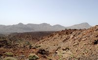 Het Nationaal Park van de Teide in Tenerife. Alto de Guajara gezien vanuit het oogpunt van Tabonal negro. Klikken om het beeld te vergroten.