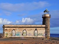Het dorp Playa Blanca in Lanzarote. Oude vuurtoren van Pechiguera (auteur Marc Ryckaert). Klikken om het beeld te vergroten.