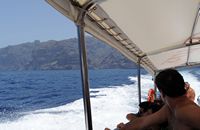 Het dorp Puerto de Santiago in Tenerife. Zeereis van Los Gigantes klif. Klikken om het beeld te vergroten.