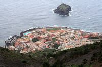 De stad Garachico in Tenerife. Gezien vanaf de berg. Klikken om het beeld te vergroten.