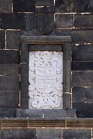 La Casa de los Coroneles in La Oliva in Fuerteventura. Wapens van Cabrera Bethencourt (auteur Frank Vincentz). Klikken om het beeld te vergroten.