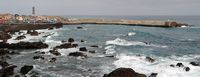 De stad Puerto de la Cruz in Tenerife. De haven en de pier. Klikken om het beeld te vergroten.