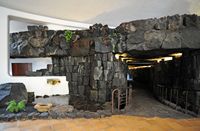 Het monument aan de boer (Monumento al Campesino) in Lanzarote. Spel van water van het restaurant. Klikken om het beeld te vergroten.