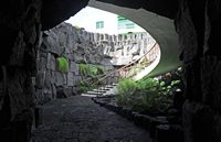 Het monument aan de boer (Monumento al Campesino) in Lanzarote. Vulkanische tunnel van het restaurant. Klikken om het beeld te vergroten.