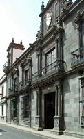 La ville de San Cristóbal de la Laguna à Ténériffe. Façade de la Casa Salazar, antigua sede del obispo. Cliquer pour agrandir l'image.
