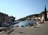 Le village de Bobovišća na moru, île de Brač en Croatie. Bobovišća na moru (auteur Thomasbrightbill). Cliquer pour agrandir l'image dans Flickr (nouvel onglet).