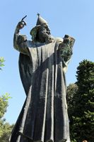 La vieille ville de Split en Croatie. Statue de Grégoire de Nin à Split (auteur Sanja Matonickin). Cliquer pour agrandir l'image dans Flickr (nouvel onglet).