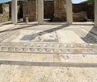 Le Quartier du Théâtre de Délos en Grèce. Mosaïque de la Maison au Dionysos. Cliquer pour agrandir l'image dans Adobe Stock (nouvel onglet).