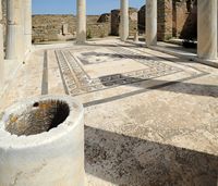 Le Quartier du Théâtre de Délos en Grèce. Mosaïque de la Maison au Dionysos. Cliquer pour agrandir l'image dans Adobe Stock (nouvel onglet).