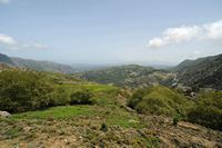 Le village d’Épiskopi en Crète. La haute vallée de la rivière Mousselas vue depuis Kallikratis. Cliquer pour agrandir l'image dans Adobe Stock (nouvel onglet).