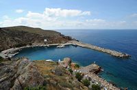 La ville de Sfakia en Crète. Le port de plaisance de Chora Sfakion vu depuis les ruines du château. Cliquer pour agrandir l'image dans Adobe Stock (nouvel onglet).