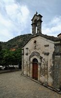 La ville de Vryssès en Crète. L'église Saint-Nicolas à Kyriokoselia près de Stylos. Cliquer pour agrandir l'image dans Adobe Stock (nouvel onglet).
