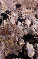 L'îlot de Néa Kaméni à Santorin. Fumerolles. Cliquer pour agrandir l'image.