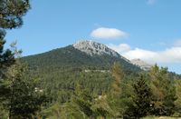 Le village et le château de Monolithos sur l’île de Rhodes. Vu du mont Akramitis. Cliquer pour agrandir l'image.