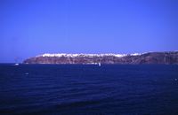 Le village d'Oia à Santorin. Oia vu à partir de la caldeira. Cliquer pour agrandir l'image.