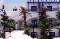 Le village de Périssa à Santorin. L'hôtel Veggera. Cliquer pour agrandir l'image.