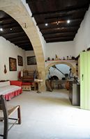 Le village de Vamos en Crète. Le logement au musée ethnographique de Gavalochori. Cliquer pour agrandir l'image.