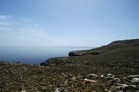 Le village de Souda en Crète. La grotte des Éléphants au cap Drapano. Cliquer pour agrandir l'image.