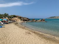 Le village de Vamos en Crète. La plage d'Almyrida (auteur Benoît Prieur). Cliquer pour agrandir l'image.