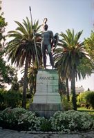 L’Achilleion, le palais de Sissi à Corfou. Statue d'Achille victorieux. Cliquer pour agrandir l'image.