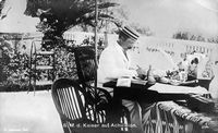 L’Achilleion, le palais de Sissi à Corfou. Photographie de Guillaume II à l'Achilleion vers 1910 (Theodor Jürgensen). Cliquer pour agrandir l'image.