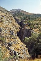 La ville de Sfakia en Crète. Les gorges d'Asfendos (auteur Falk2). Cliquer pour agrandir l'image.