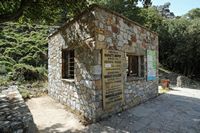 La ville de Sfakia en Crète. Le guichet à l'entrée des gorges d'Imbros. Cliquer pour agrandir l'image.