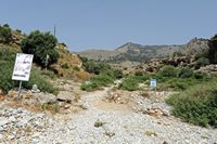La ville de Sfakia en Crète. La sortie des gorges d'Imbros près de Komitades. Cliquer pour agrandir l'image.